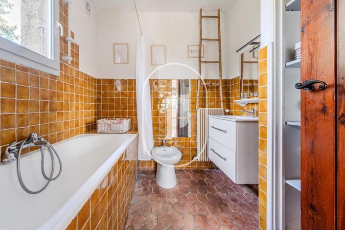 Image No.11-6 Bed House for sale