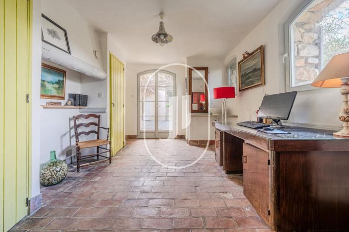 Image No.12-6 Bed House for sale