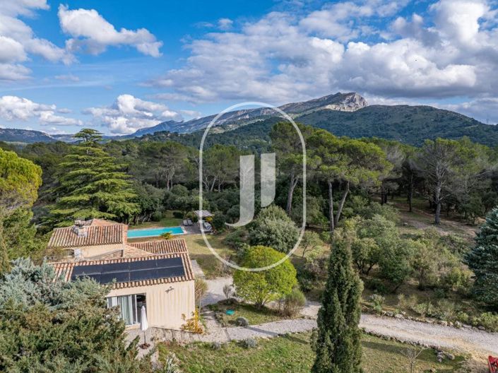 Image No.2-6 Bed House for sale