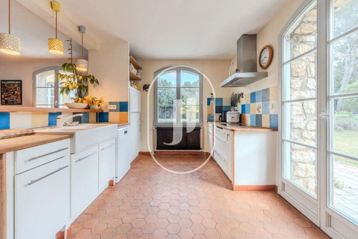 Image No.7-6 Bed House for sale