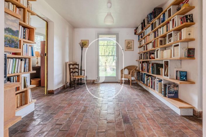 Image No.8-6 Bed House for sale