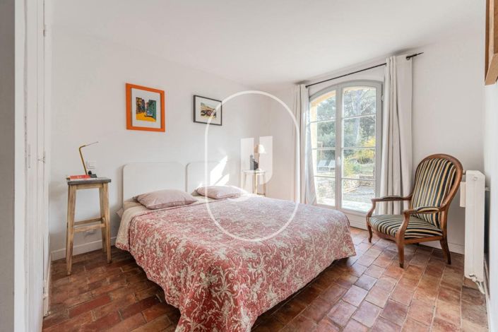 Image No.9-6 Bed House for sale