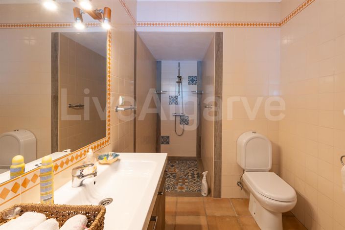 Image No.19-4 Bed House for sale