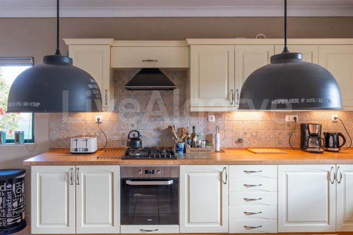 Image No.9-4 Bed House for sale