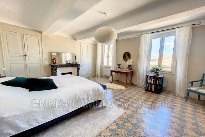 Image No.10-3 Bed House for sale