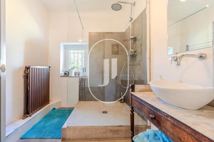 Image No.12-5 Bed House for sale