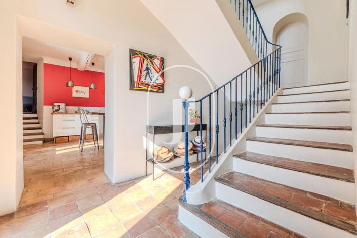 Image No.2-5 Bed House for sale