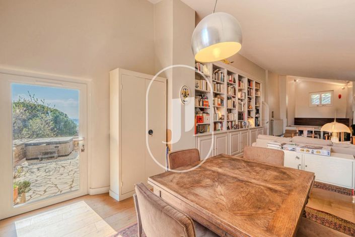 Image No.6-5 Bed House for sale