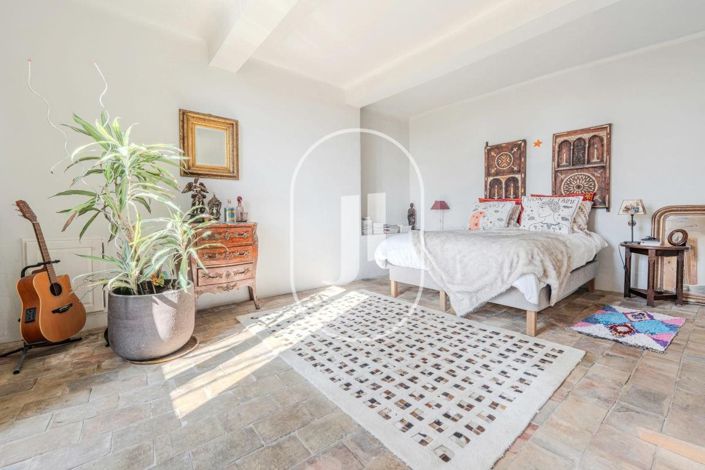 Image No.7-5 Bed House for sale