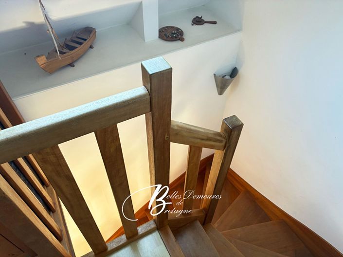 Image No.8-7 Bed House for sale