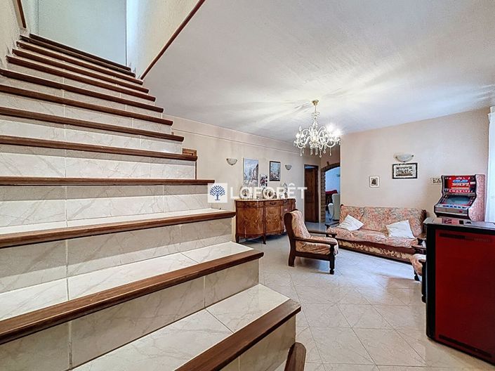 Image No.10-4 Bed Property for sale