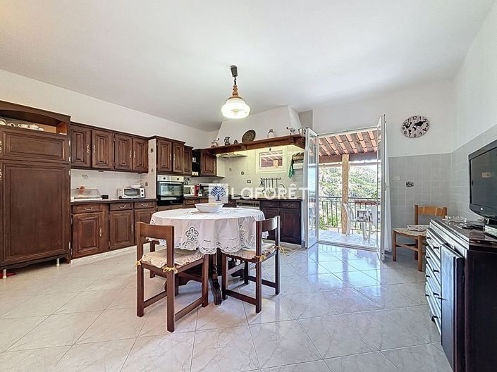 Image No.7-4 Bed Property for sale