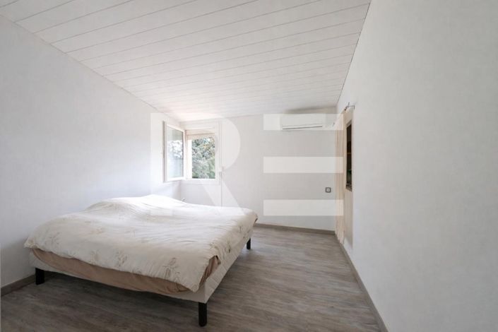 Image No.5-2 Bed House for sale