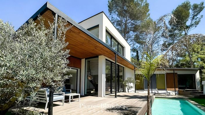 Image No.2-4 Bed House for sale