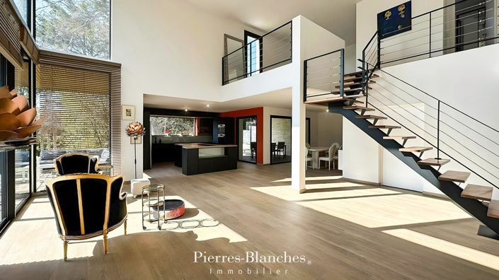 Image No.3-4 Bed House for sale