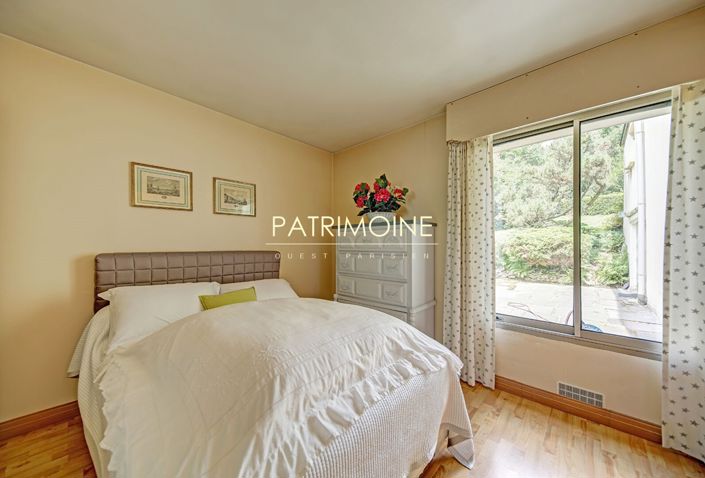 Image No.11-7 Bed Property for sale