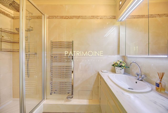 Image No.14-7 Bed Property for sale