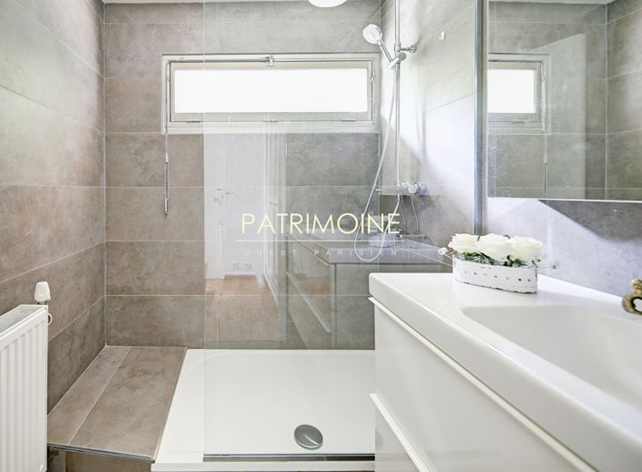 Image No.15-7 Bed Property for sale