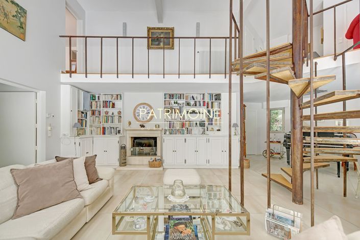 Image No.5-7 Bed Property for sale