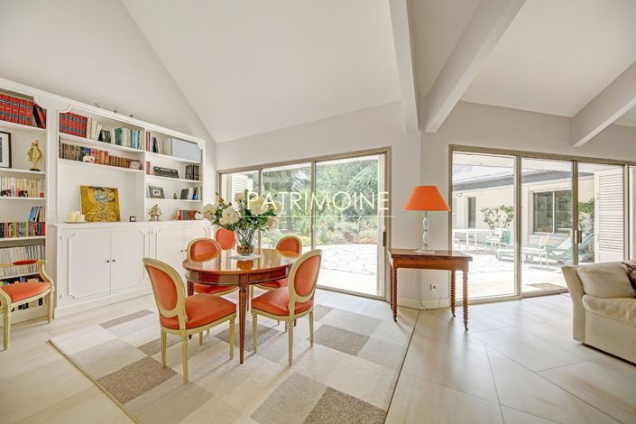 Image No.7-7 Bed Property for sale