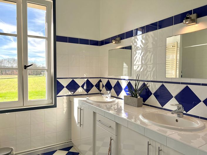 Image No.13-5 Bed House for sale