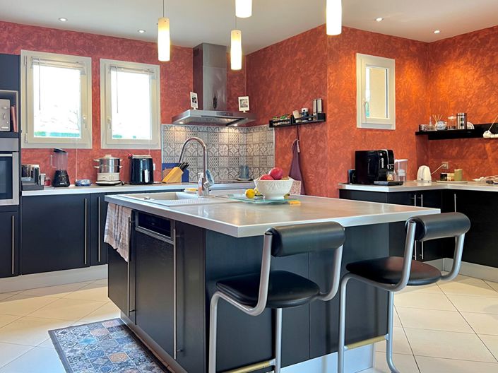 Image No.8-3 Bed House for sale