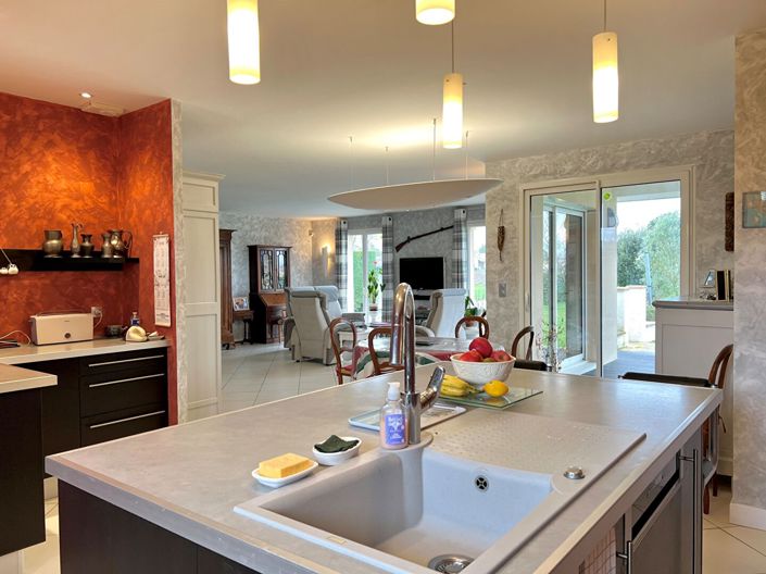 Image No.9-3 Bed House for sale