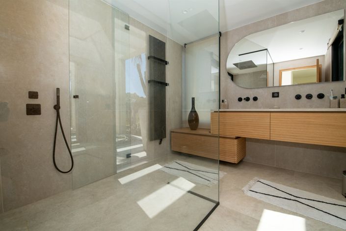 Image No.20-4 Bed House for sale