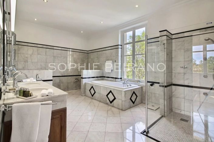 Image No.13-10 Bed House for sale