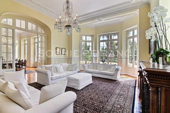 Image No.5-10 Bed House for sale