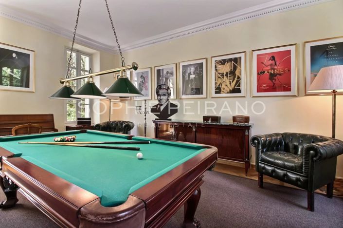 Image No.8-10 Bed House for sale