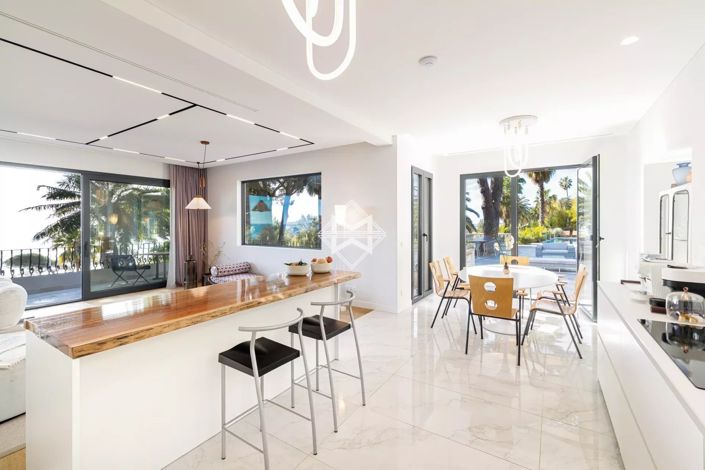 Image No.6-5 Bed House for sale