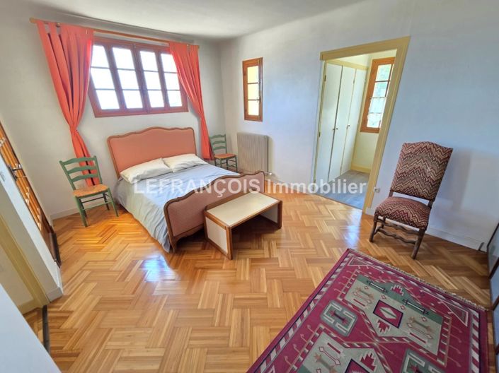 Image No.17-3 Bed House for sale