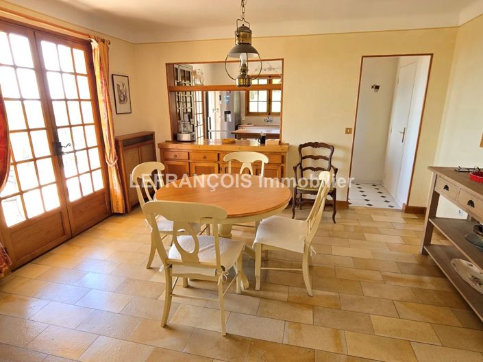 Image No.8-3 Bed House for sale