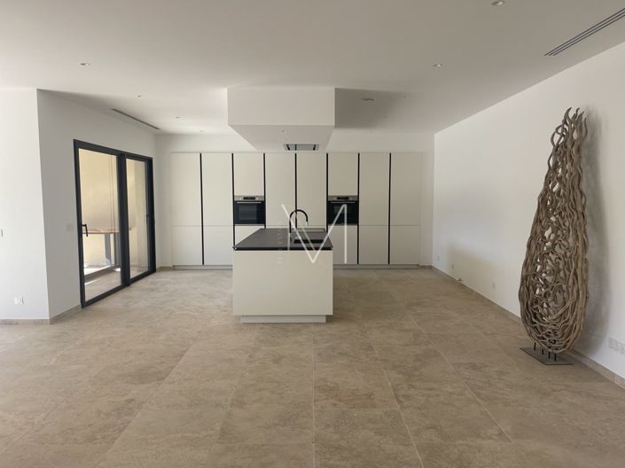 Image No.10-4 Bed House for sale