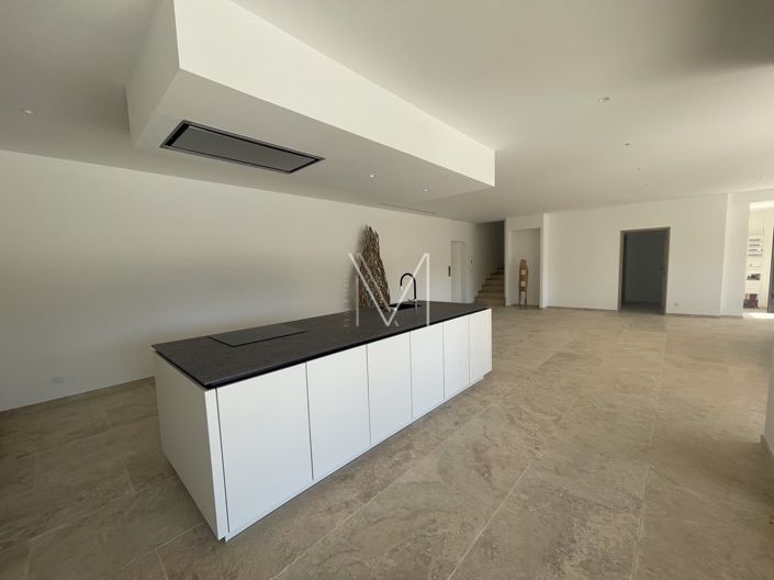 Image No.12-4 Bed House for sale