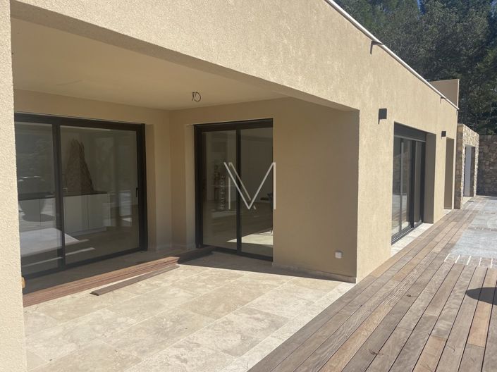 Image No.17-4 Bed House for sale