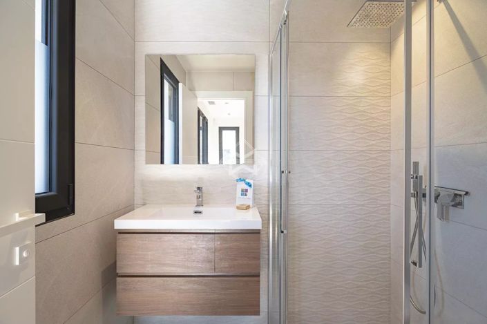 Image No.11-4 Bed House for sale