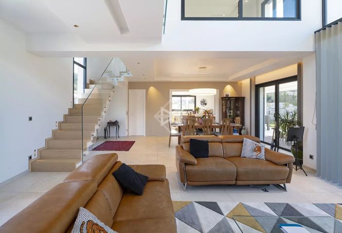 Image No.18-4 Bed House for sale