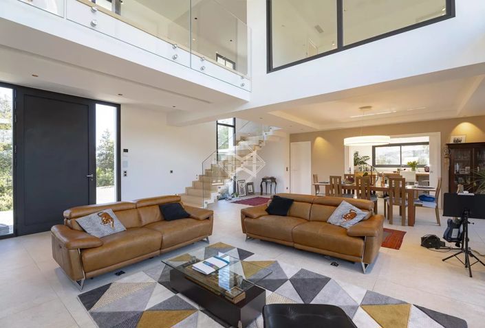 Image No.19-4 Bed House for sale