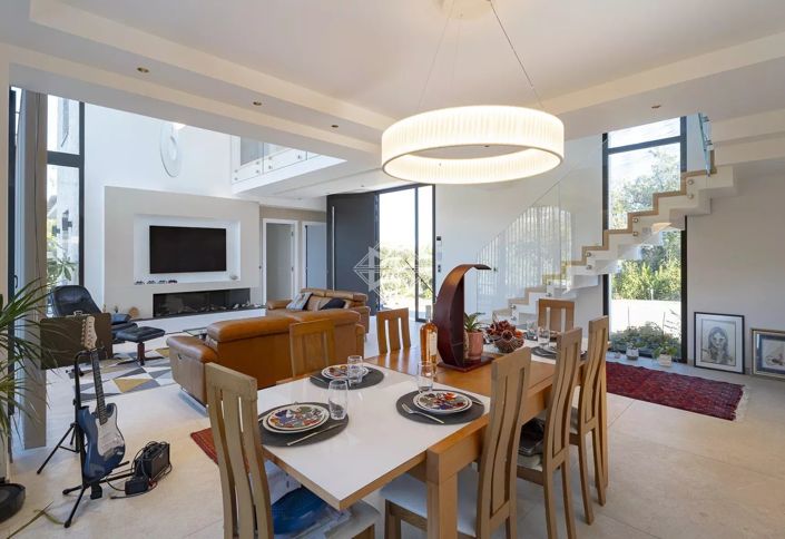 Image No.21-4 Bed House for sale