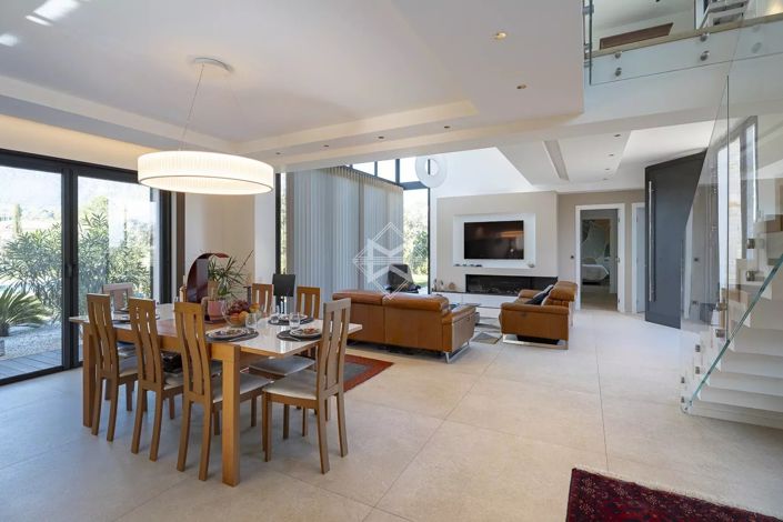 Image No.22-4 Bed House for sale