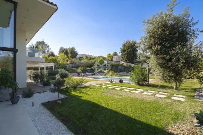 Image No.8-4 Bed House for sale