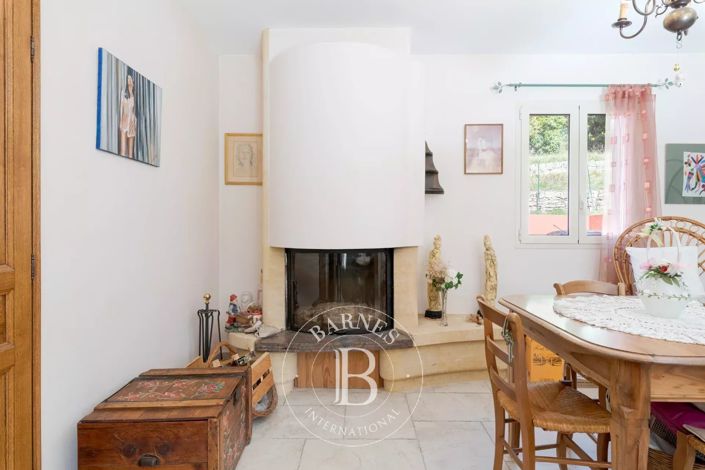 Image No.10-7 Bed House for sale