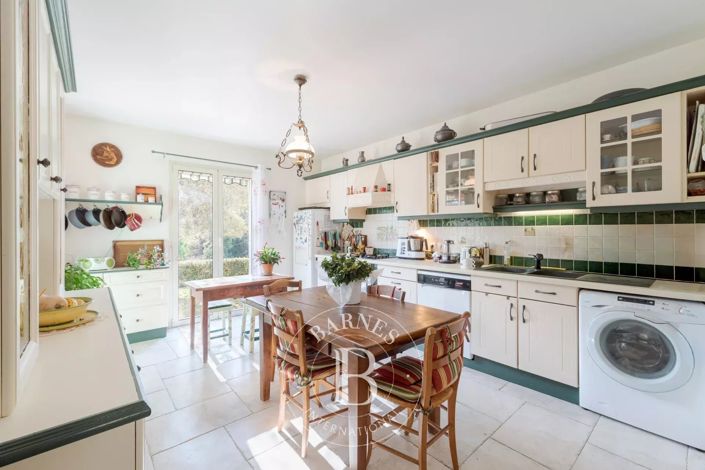 Image No.12-7 Bed House for sale