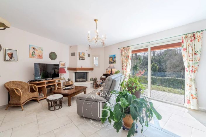 Image No.13-7 Bed House for sale