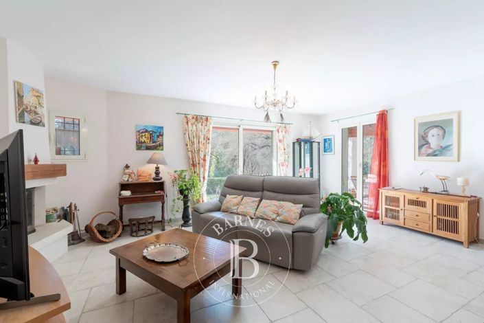 Image No.14-7 Bed House for sale