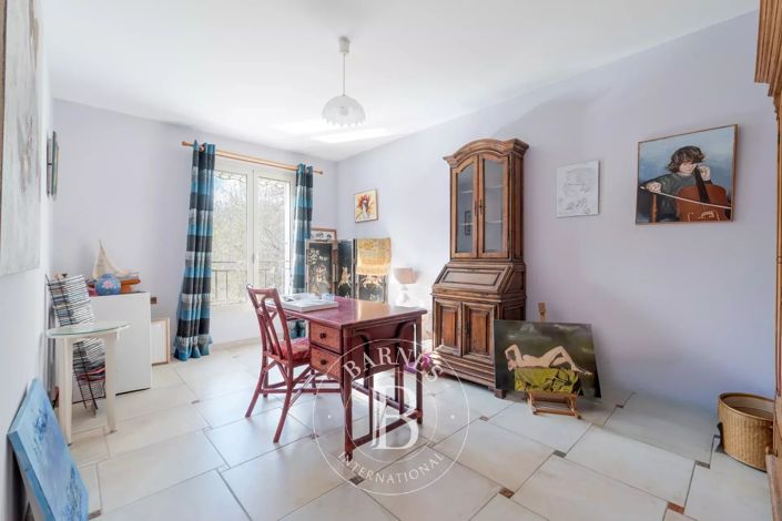 Image No.17-7 Bed House for sale