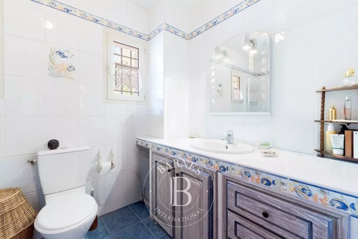 Image No.18-7 Bed House for sale