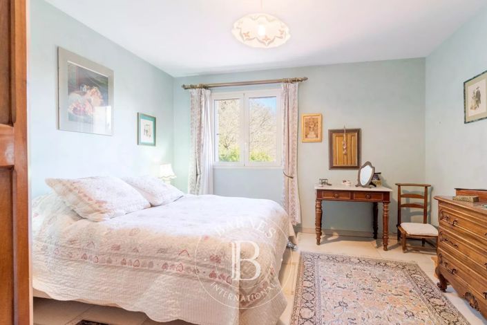 Image No.19-7 Bed House for sale